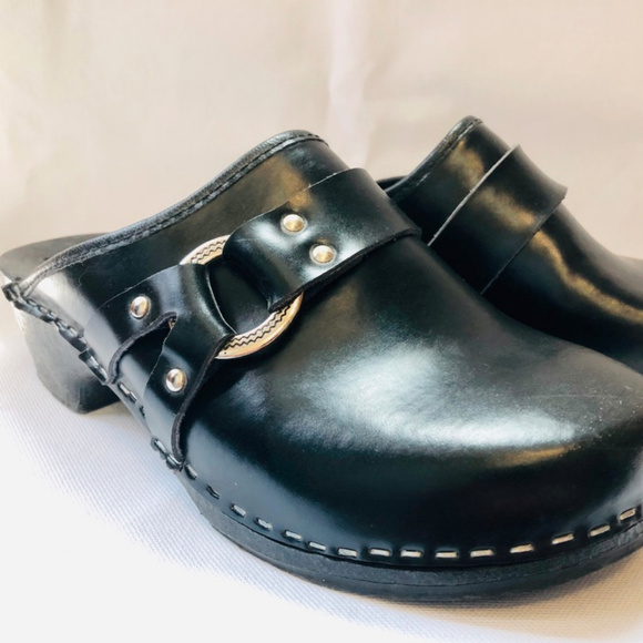 black clogs with buckle